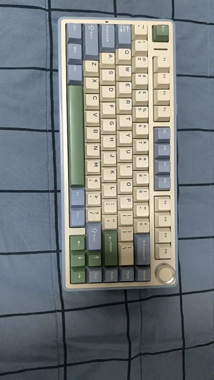 Teclado mecânico AULA F75