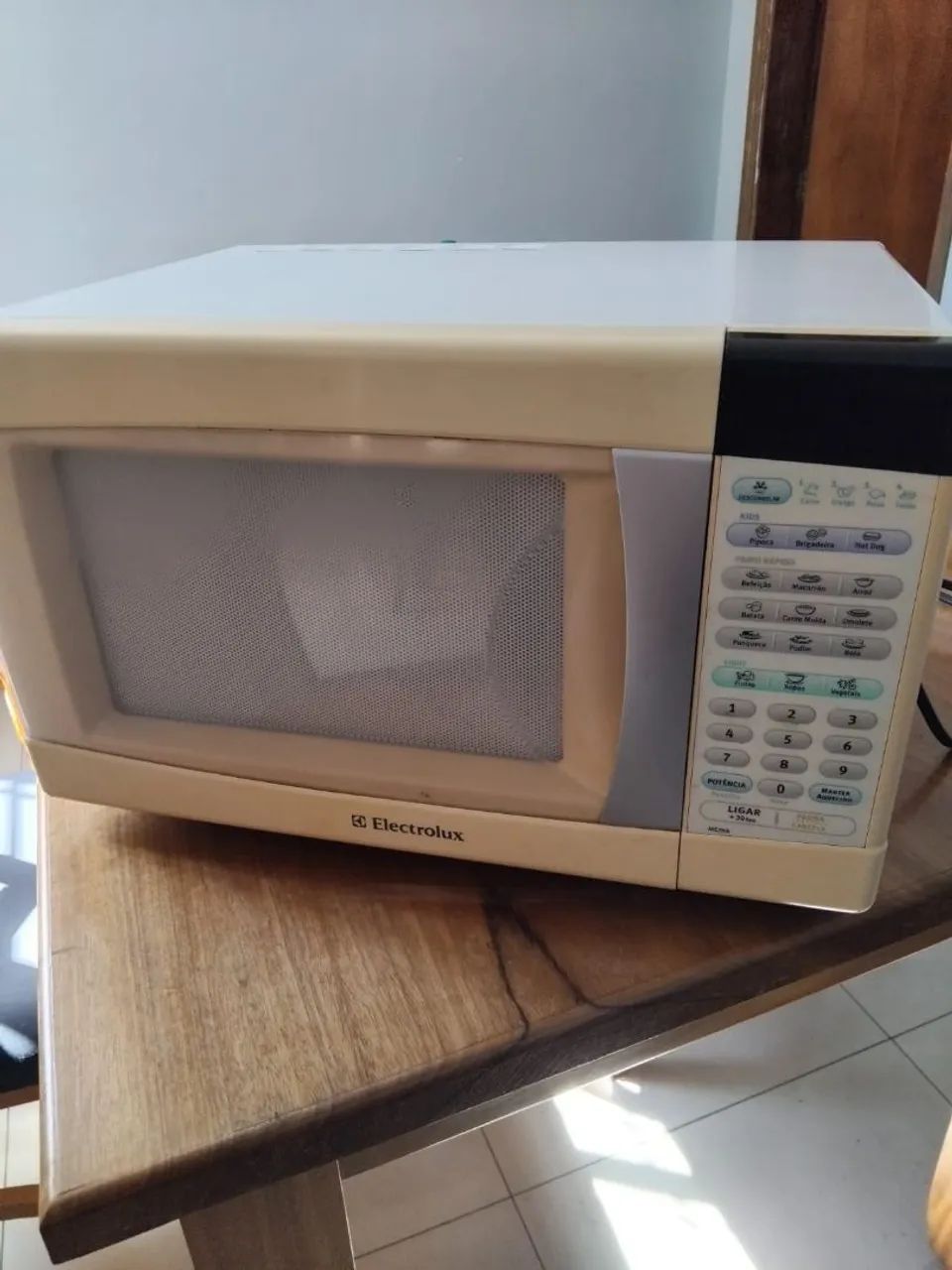 Vendo microondas Electrolux 28 litros em ótimo estado - Foto 5