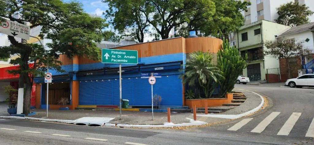 Loja na Avenida Sumaré, 840  196 m²