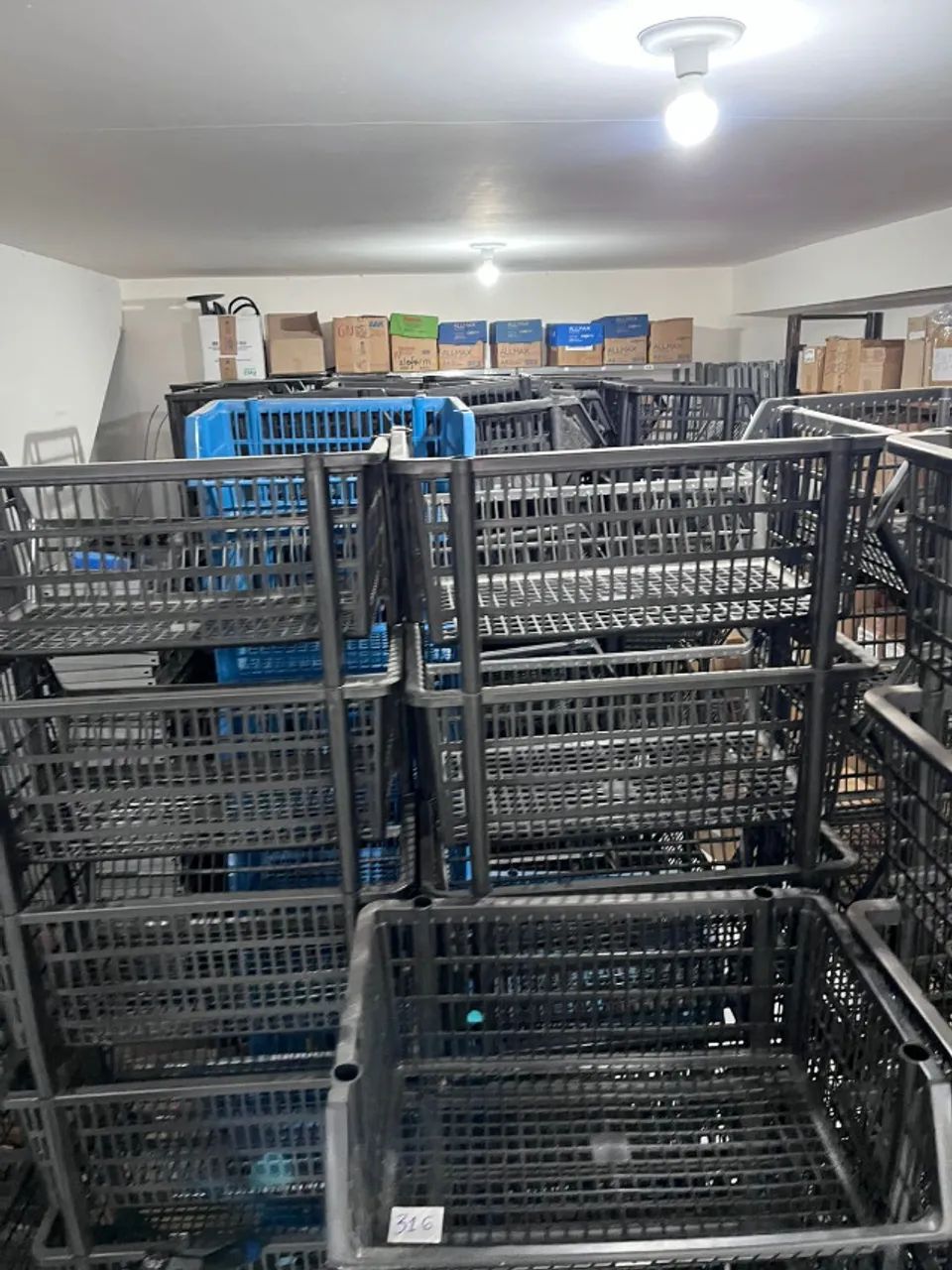 Kit 7 Cesto Expositor Plastico Médio Gondola Empilhavel - Foto 4
