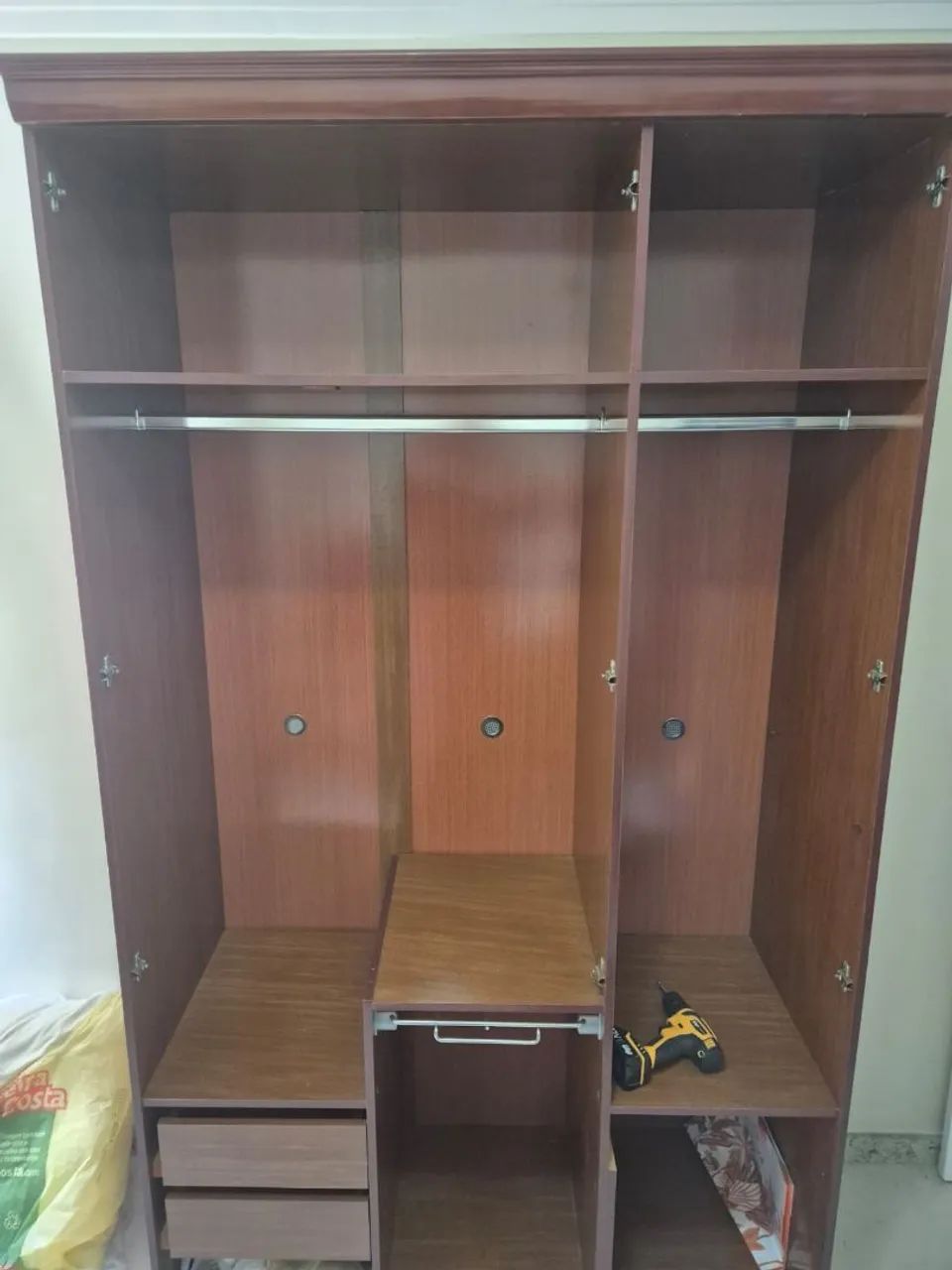Vendo guarda-roupas solteirão ótimo estado
