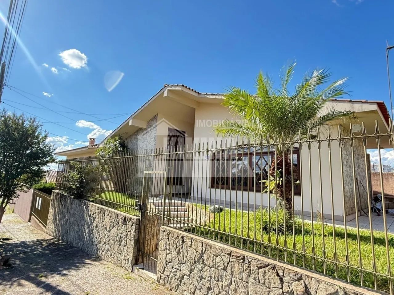 CASA COMERCIAL PARA LOCAÇÃO NO ÓRFÃS