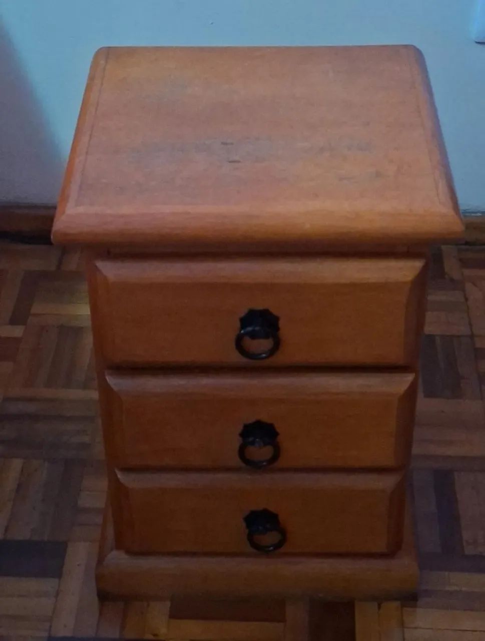 Mesinha de cabeceira com 3 gavetas - Foto 2