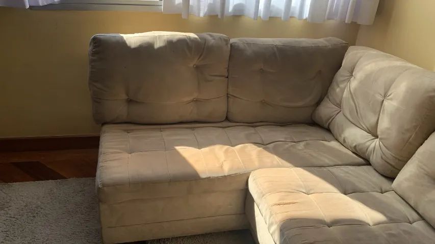 Sofá em "L", tecido, 4 lugares, com chaise fixa numa das laterais - Foto 5