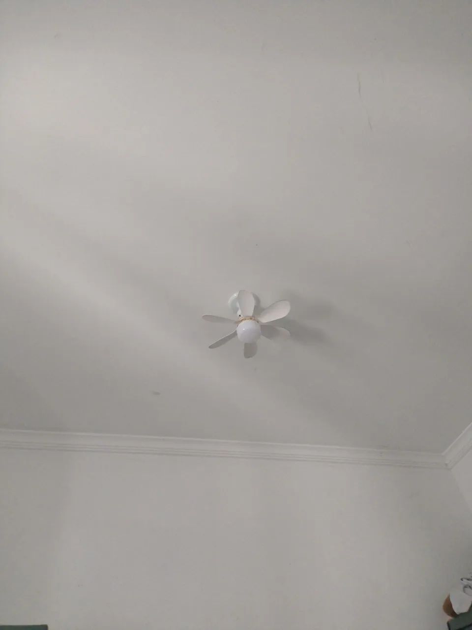 Luz com ventilador embutido só rosquear 70 minimo