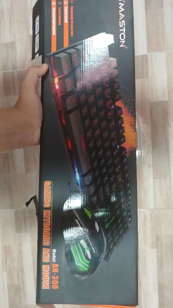 Teclado semi mecânico 