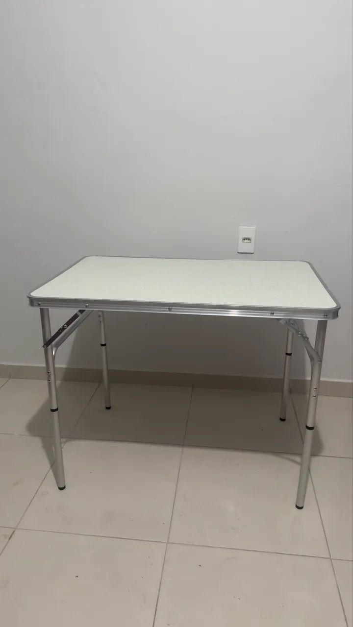 Mesa vira maleta com alça portátil