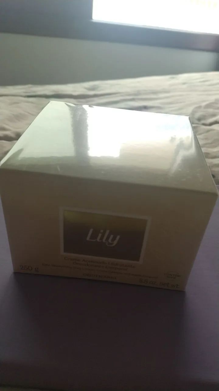 Creme hidratante Lily acetinado 