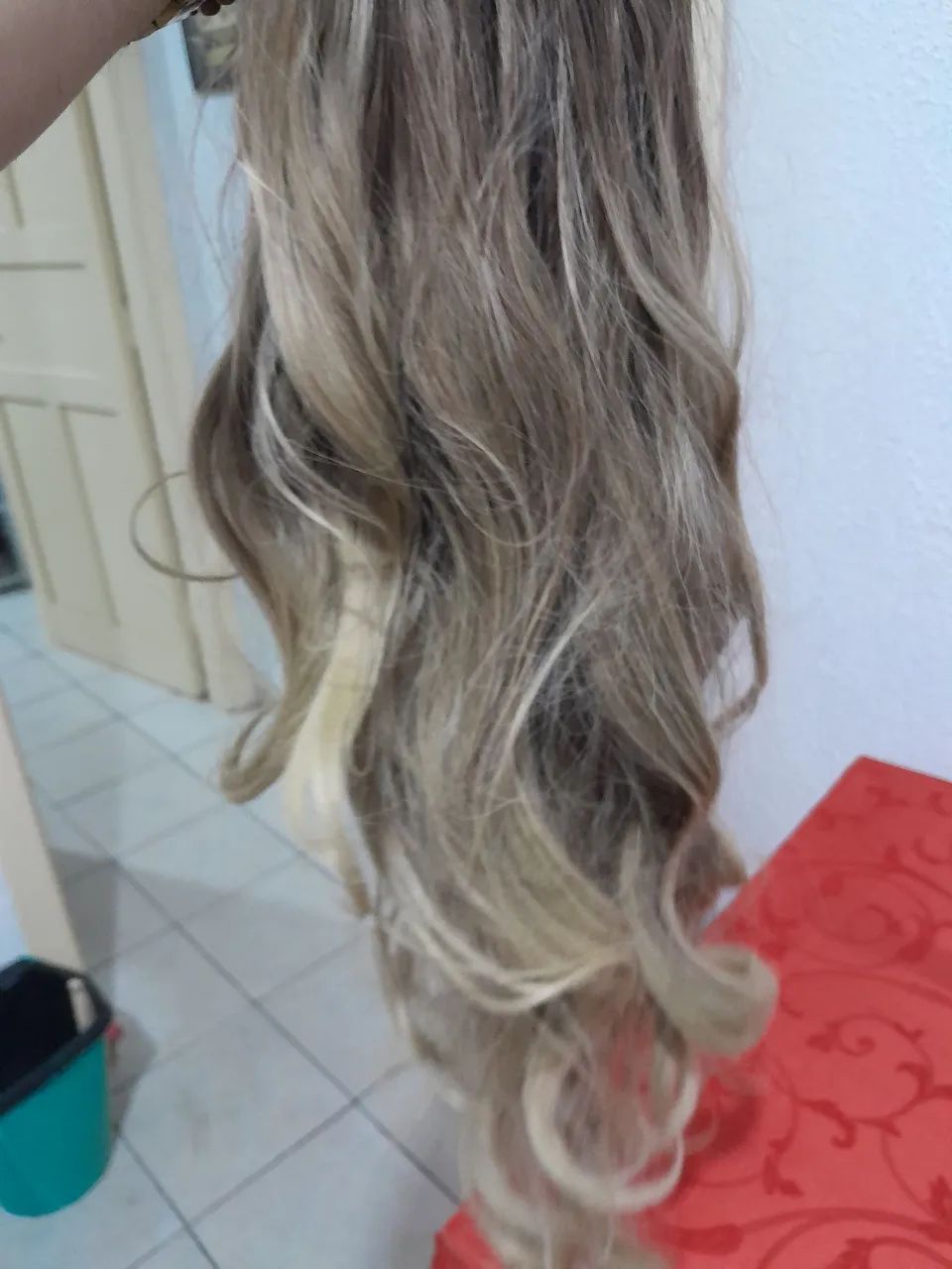 Peruca Loira Longa Sintética Importada - Foto 2