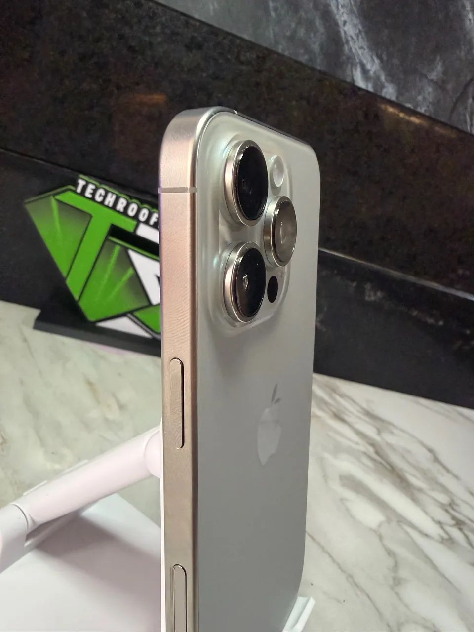 s*n様 中古品　iPhone 16 pro Natural Titanium iPhone 16 Pro 128gb Natural Titanium | Loja física | Até 18x