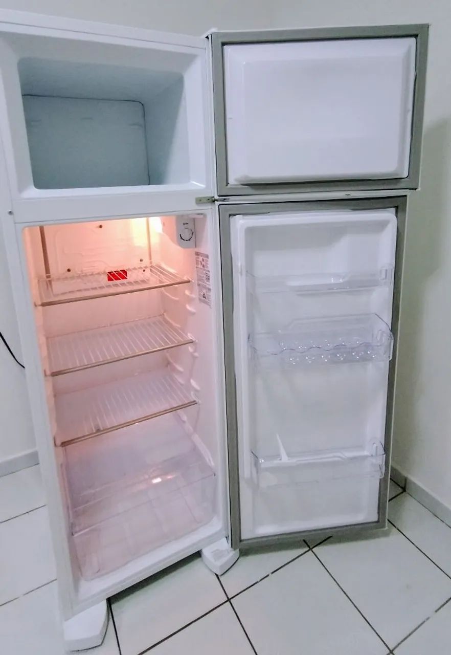 Geladeira Eletrolux 260 Litros  - Foto 2