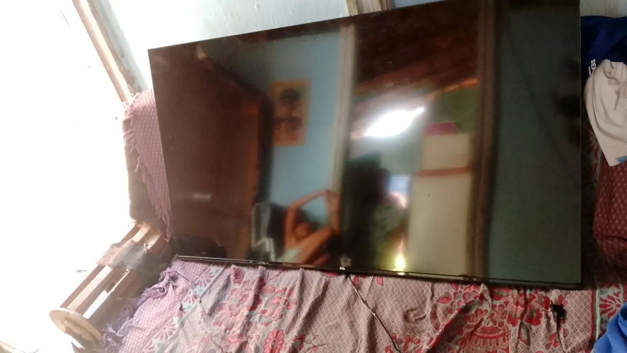 Televisão TCL com defeito de 75  polegadas  - Foto 3
