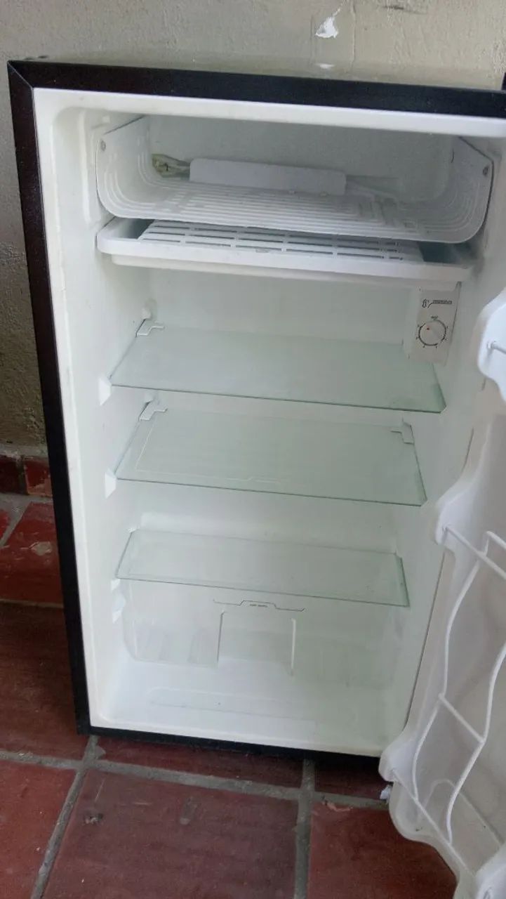 Frigobar mídia 93 livros