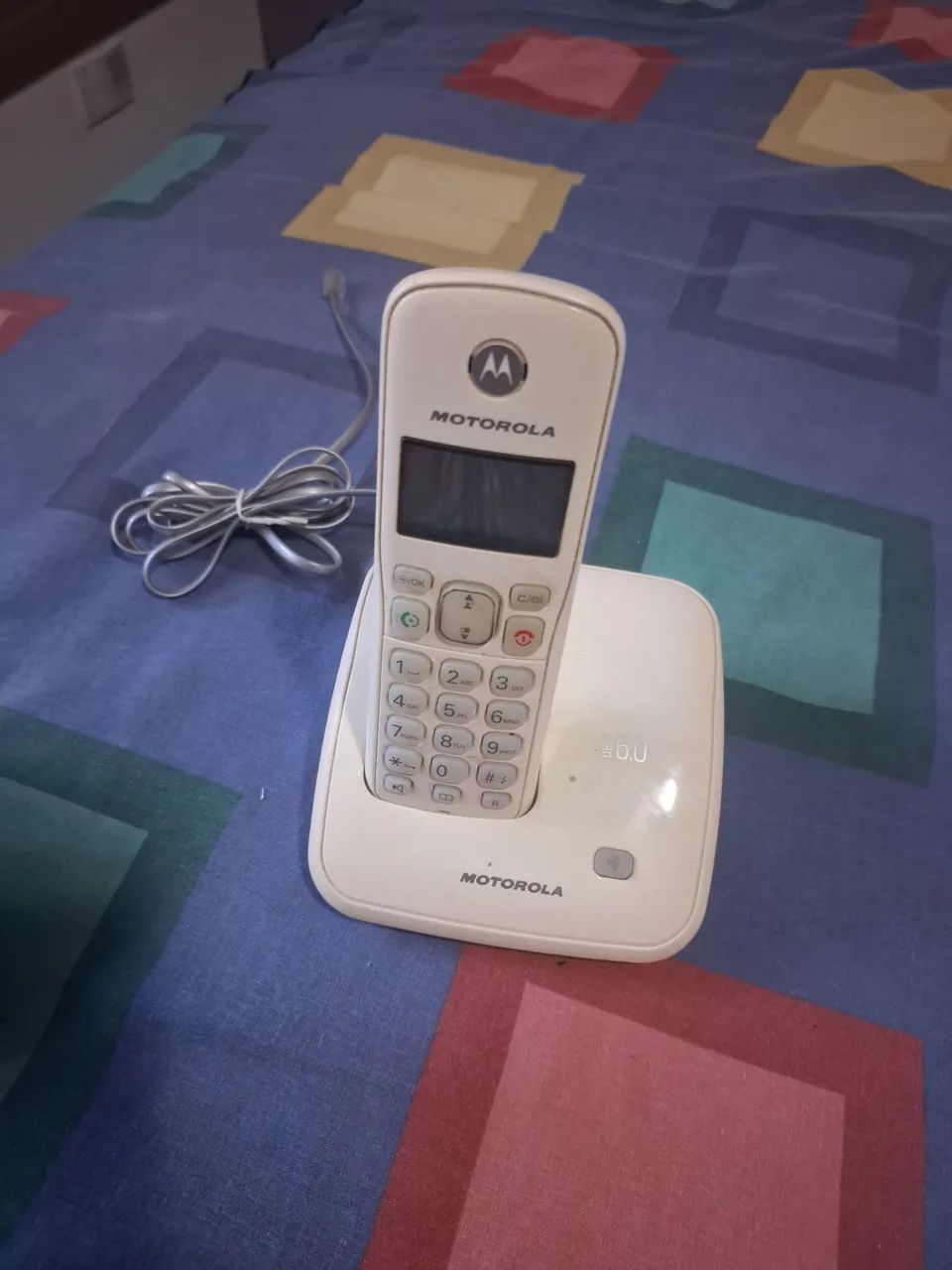 Telefone Digital Sem Fio Motorola Dect 6.0 Auri com Identificar de chamadas e Viva voz 
