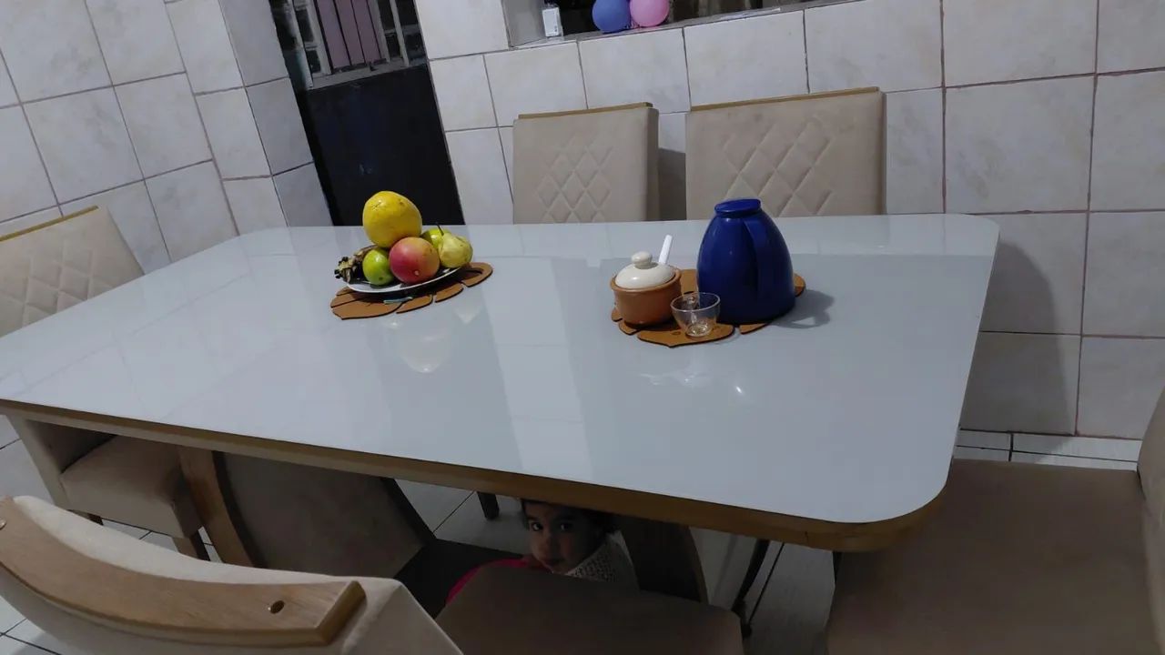 Mesa e cadeiras