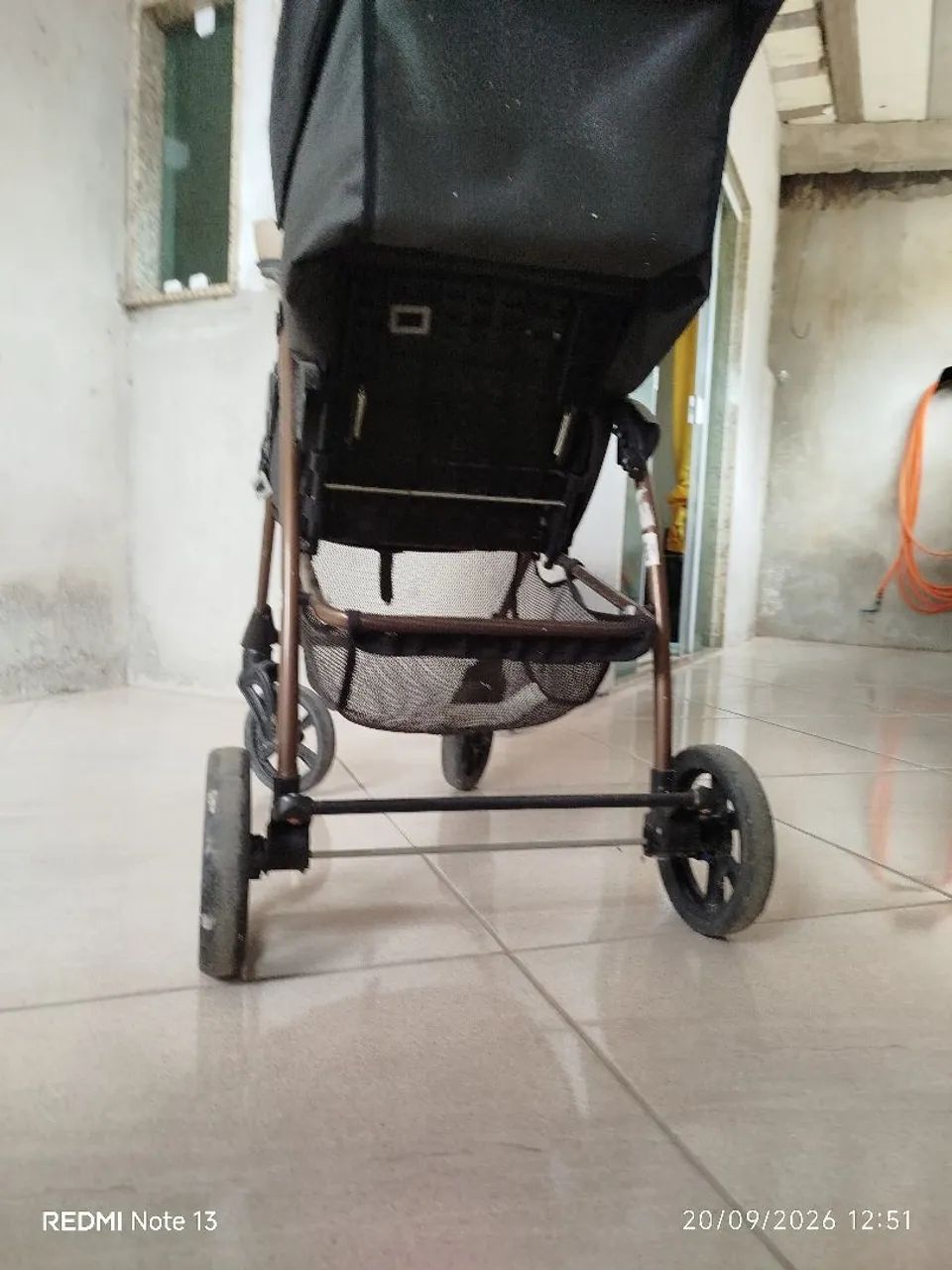 Carrinho de bebê semi-novo  - Foto 2
