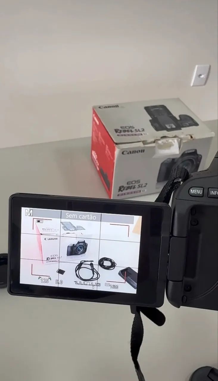 FAÇA SUA OFERTA - CÂMERA CANON SL2 - Foto 4