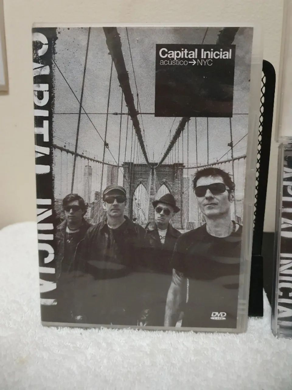 Lote com Discografia Capital Inicial com 2 CDs e 1 DVD - Foto 2