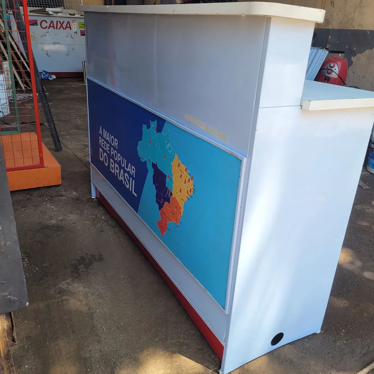 Vende se um balcão para comércio,  recepção farmácia lojas ,em a ço larg 1.55 altura  1.10 - Foto 2