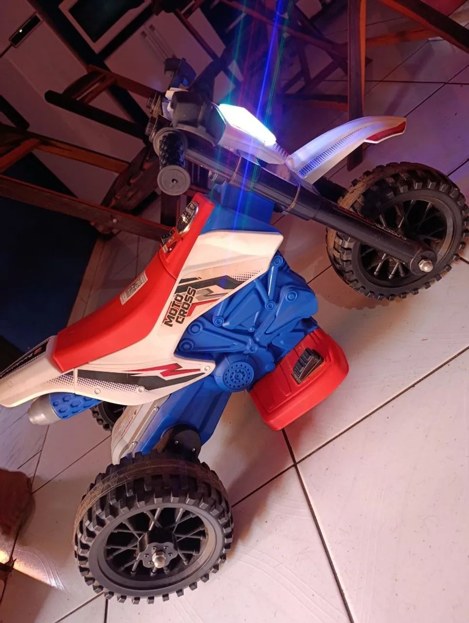 VENDO MOTO ELÉTRICA, SEMI NOVA. 1 MES DE USO - Foto 2
