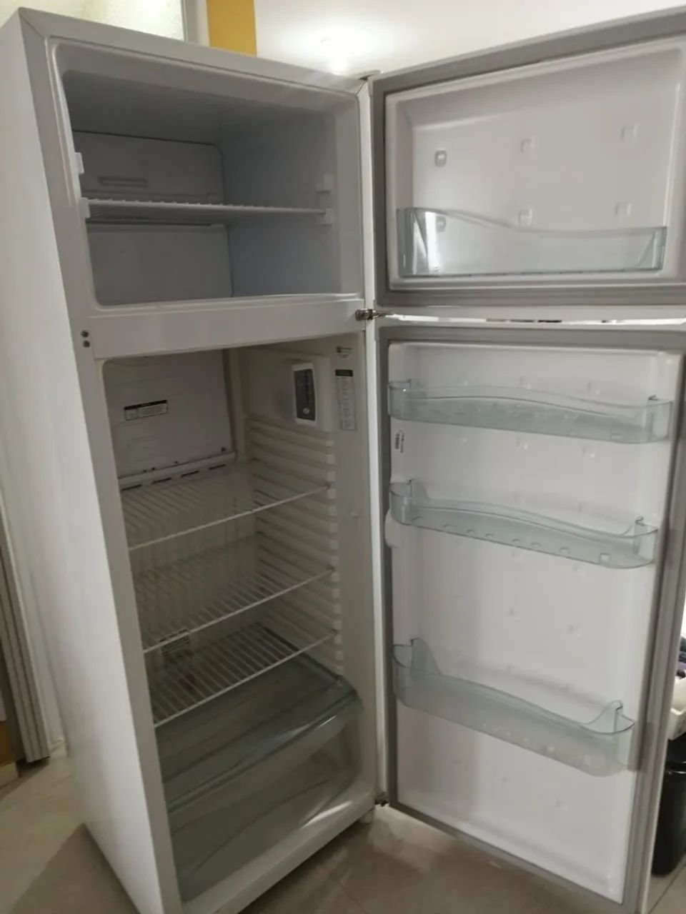  Vende se Geladeira  - Foto 2