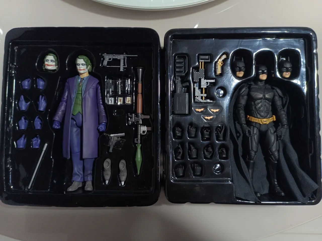 Action Figure Mafex Batman e Coringa.  - Foto 4