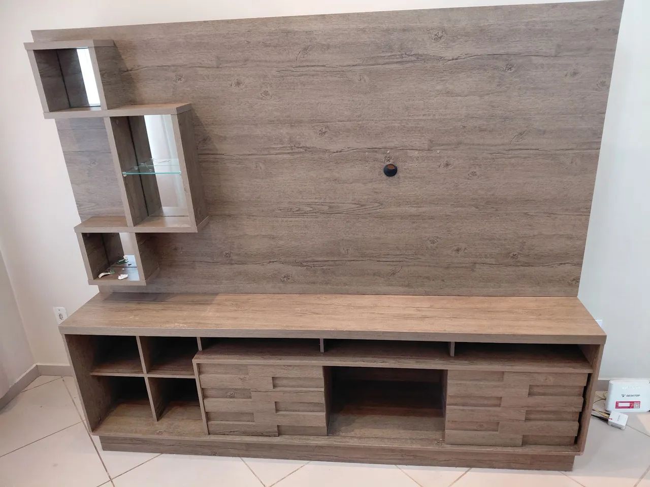 Estante com painel para TV de 60 polegadas 