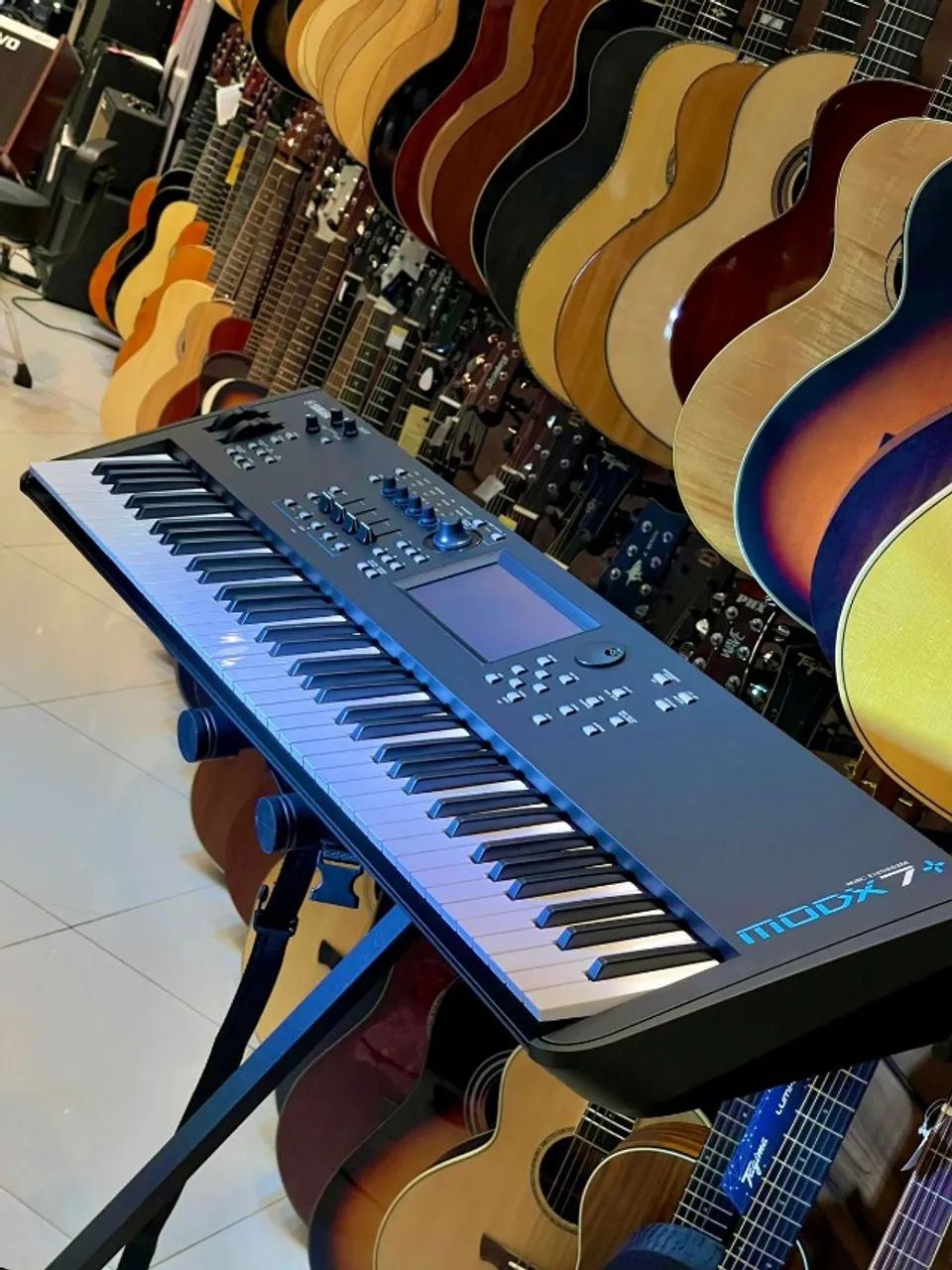 Teclado Sintetizador Yamaha MODX7+ PLUS - Instrumentos musicais ...