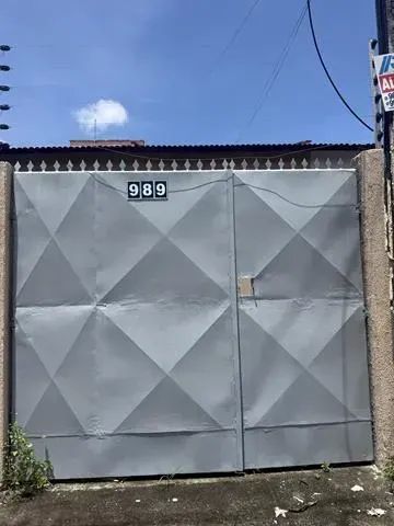Casa com garagem com 52 m2 com 2 quartos sendo 1 suite reversivel no Barroso - Fortaleza -