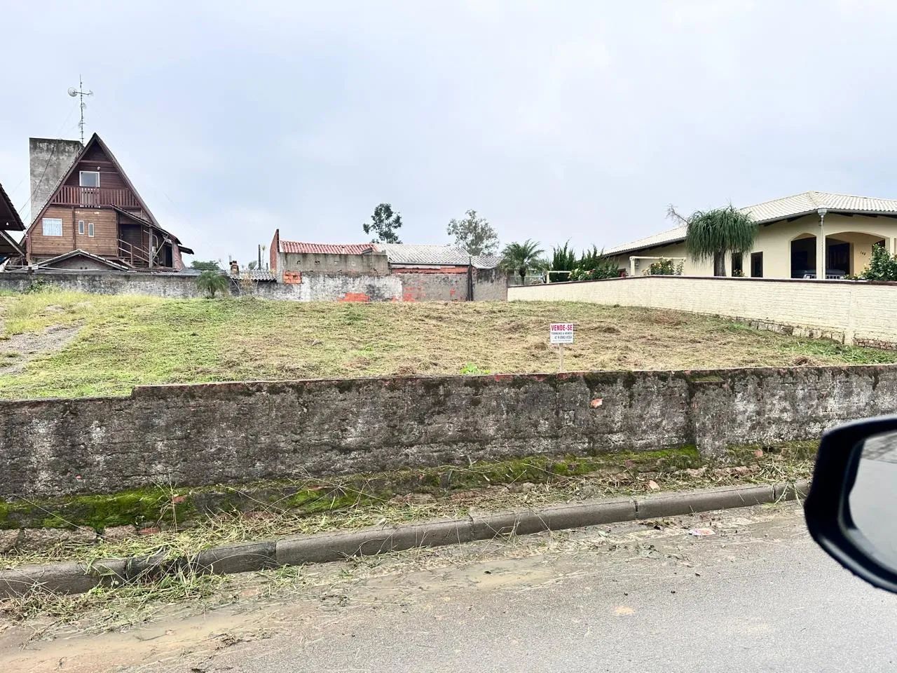 Vendo terreno urbano com 450m², totalmente quitado e regularizado.