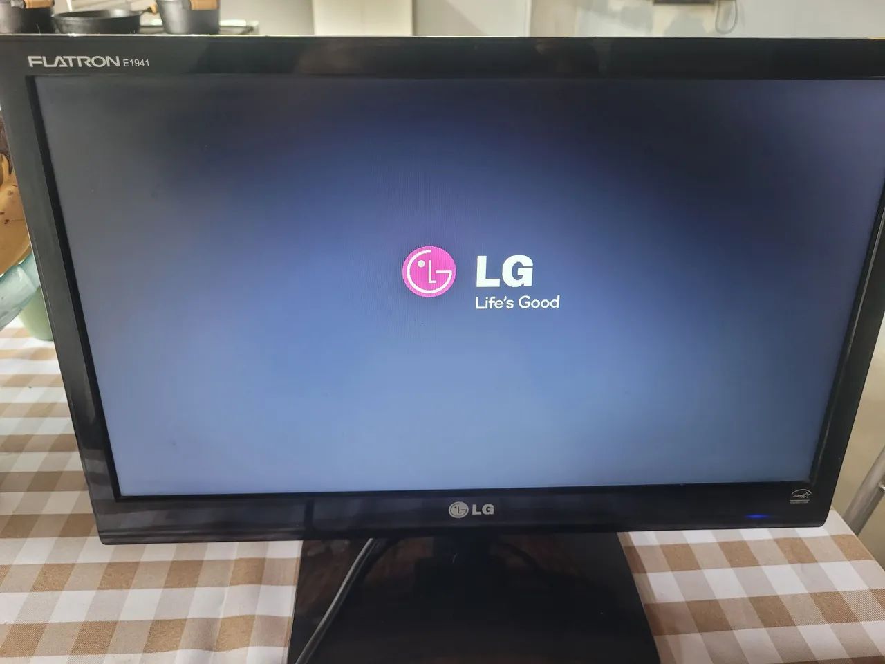 Monitor LG e Positivo 19"