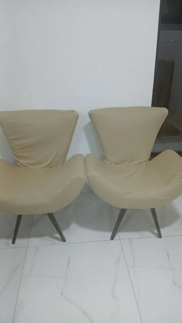 Duas proutrounas  - Foto 2
