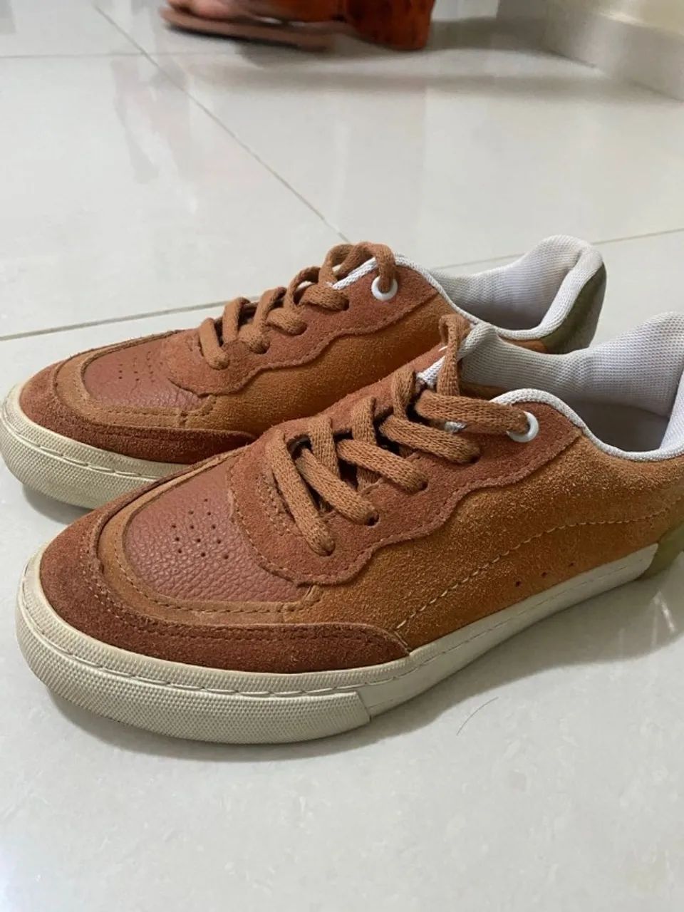tenis mr cat couro com camurça