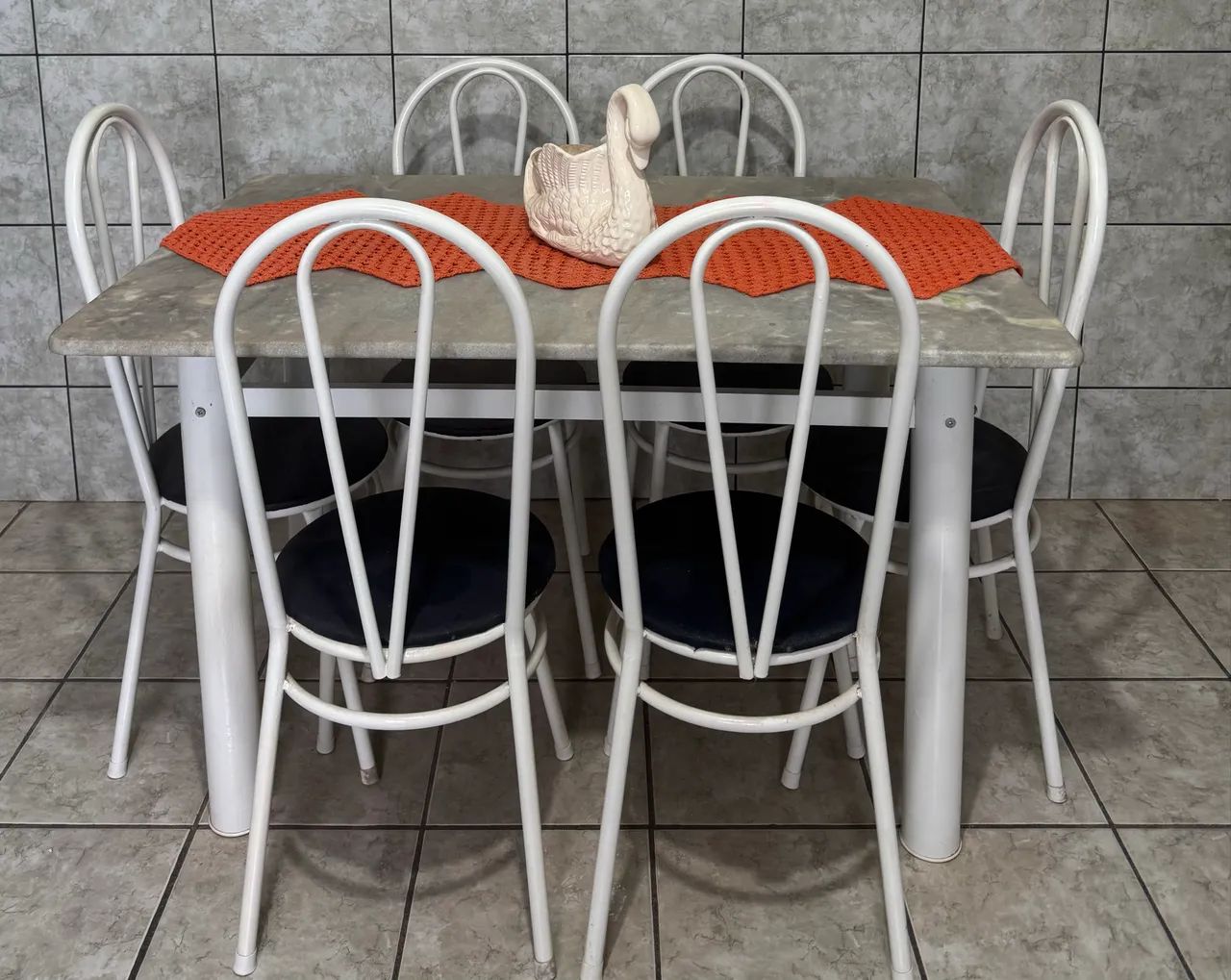 Mesa de cozinha com tampo de mármore + 6 cadeiras - Ótimo estado - Foto 3