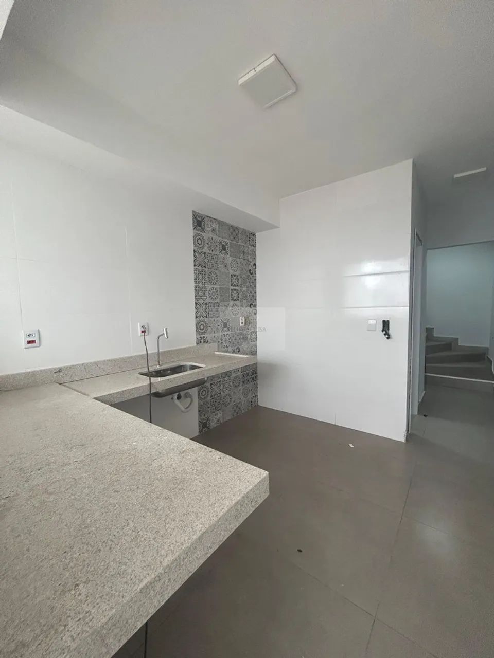 CASA DE ALTO PADRÃO COM 3 SUITES A 500METROS DO CENTRO - Foto 2