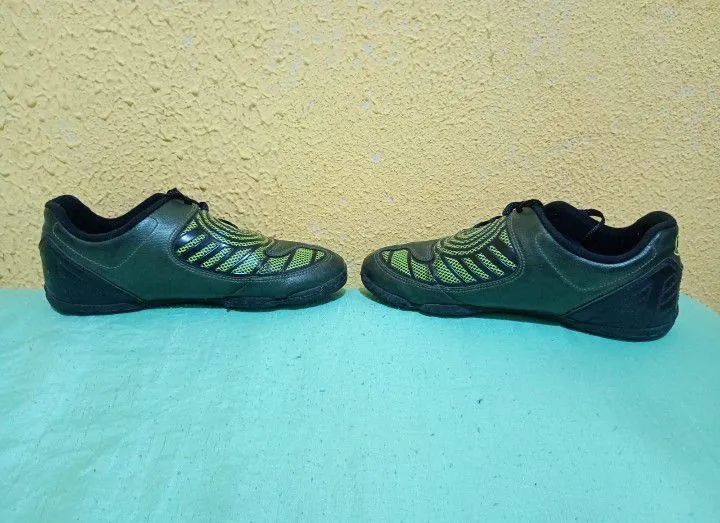 Chuteira society infantil Nike total 90 (T90) número 35 com o bico costurado relíquia  - Foto 2