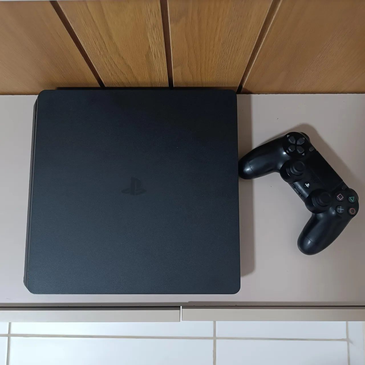 PS4 Slim 1TB  - Foto 2