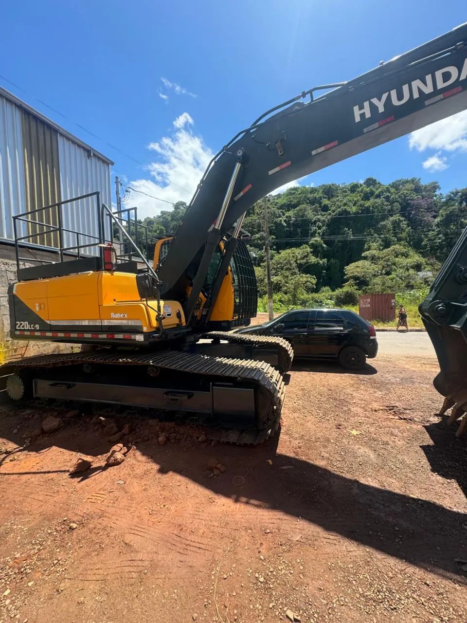 ESCAVADEIRA HYUNDAI 220 22 toneladas 