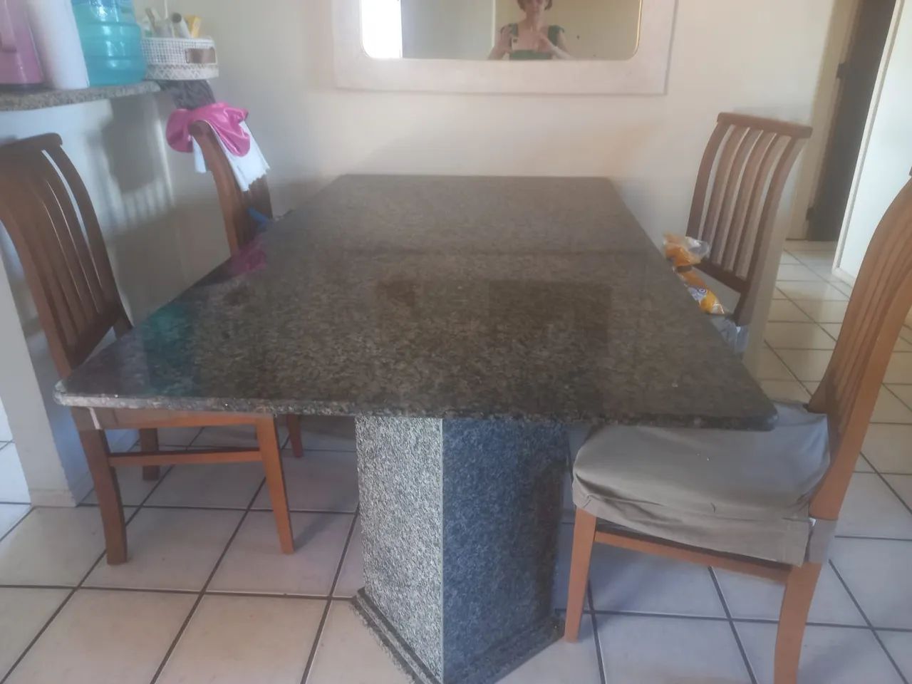 Mesa de mármore 4 cadeiras 