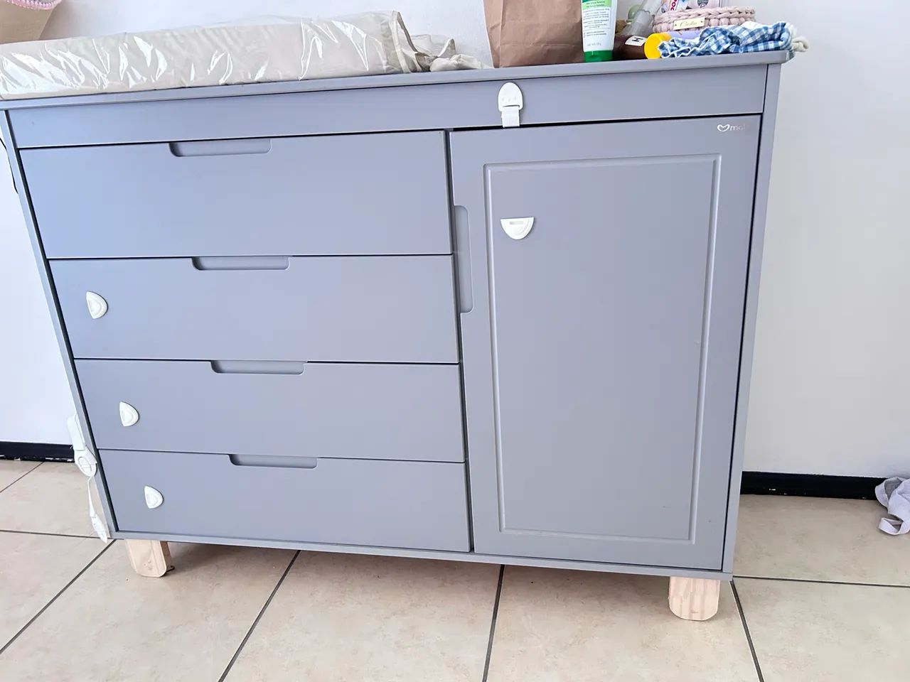 Quarto de bebê- guarda roupa, cômoda e berço que vira cama - Foto 2