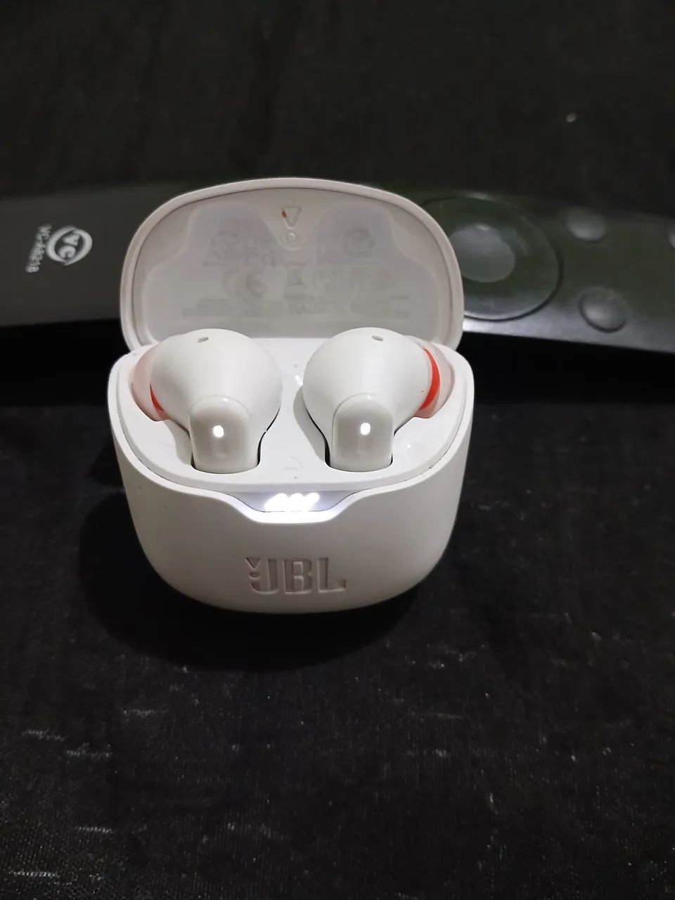 Fone de ouvido JBL TUNE - Foto 2