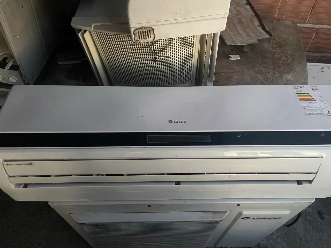 Vendo ar condicionado de 18 mil btus valor 2300 reais revisado semi novo 