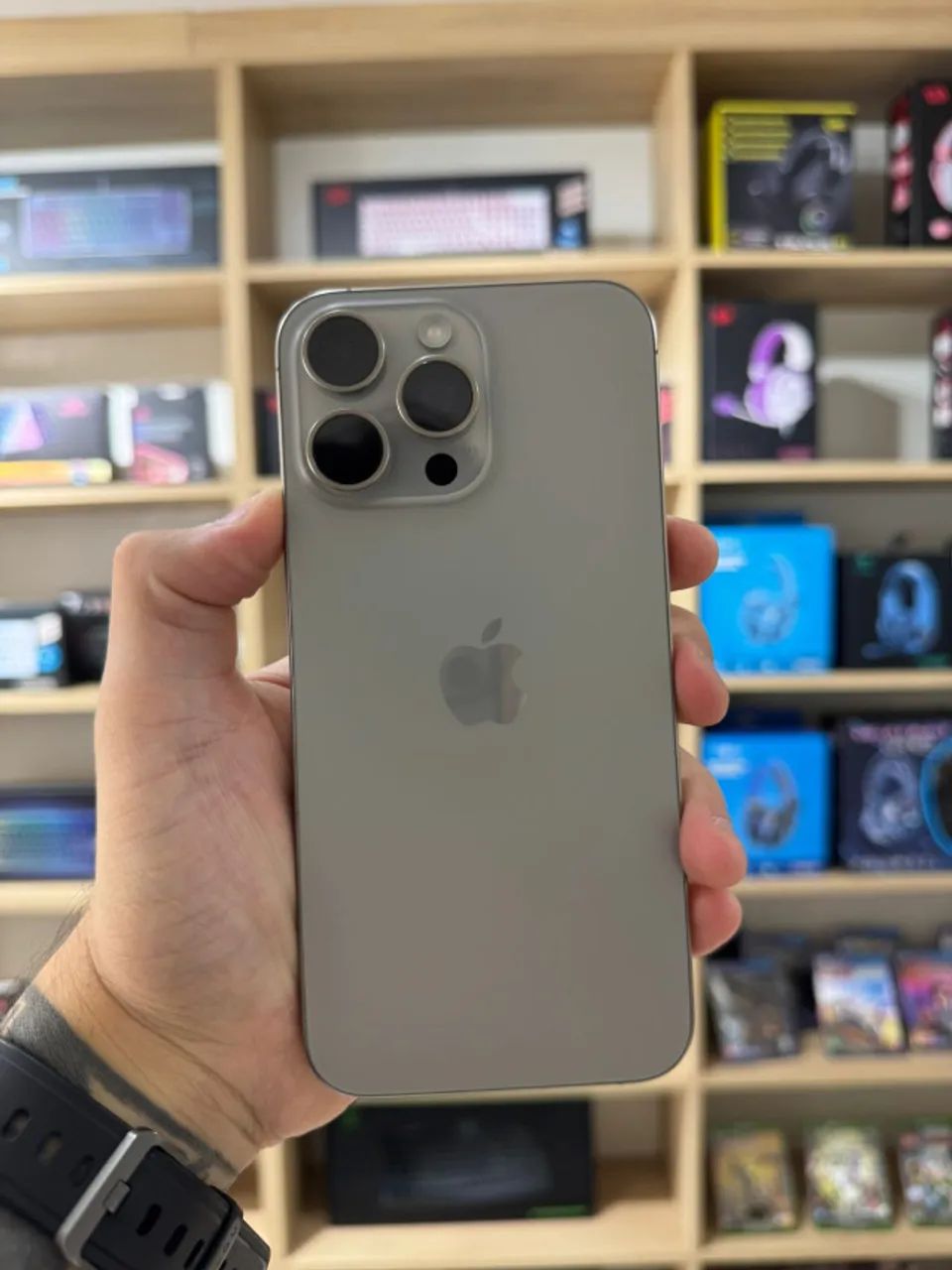 iPhone 15 Pro Max 256gb Natural Titanio - Até 18x, Loja Física