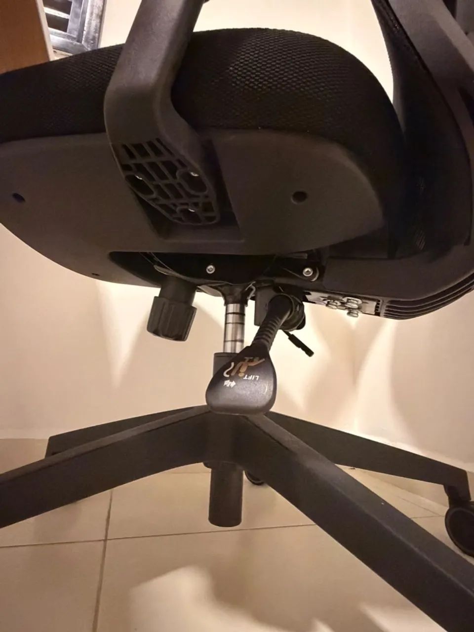 Cadeira ergonômica elements astra PRO - Foto 4