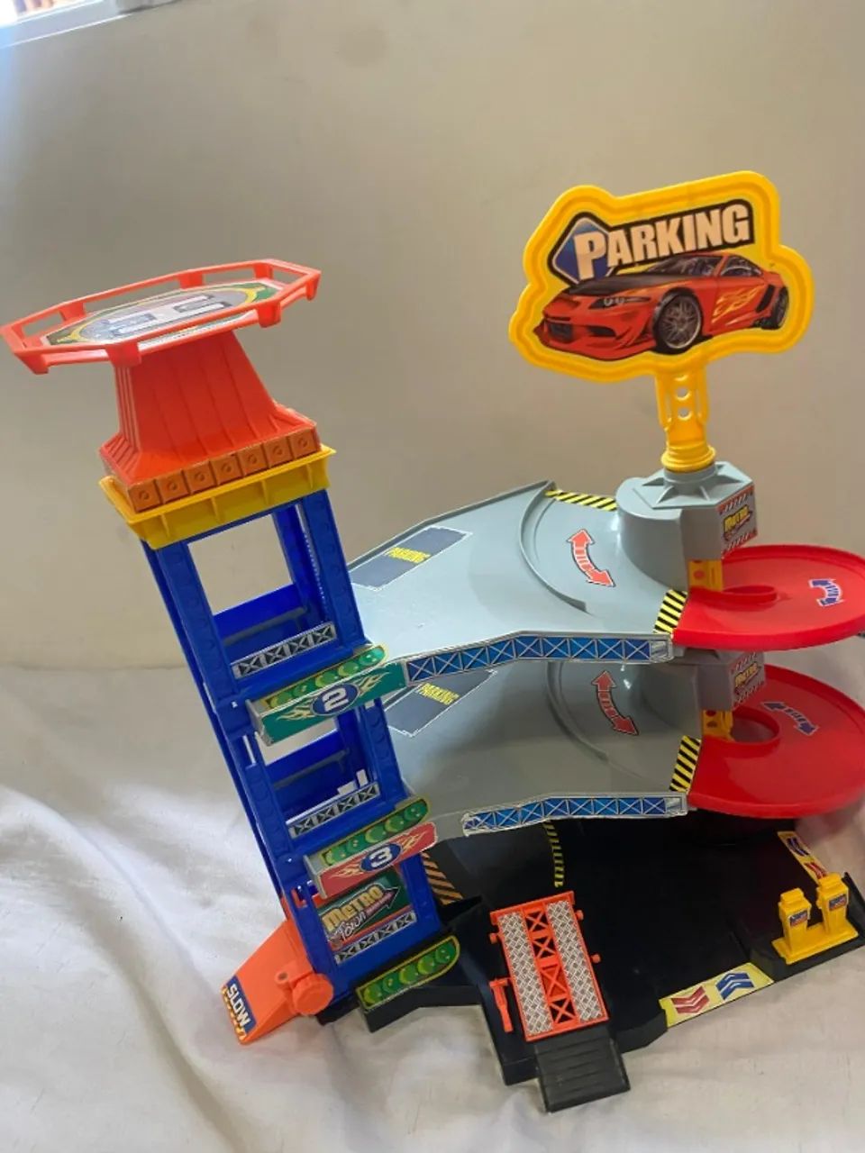 Brinquedo pitstop de carrinhos