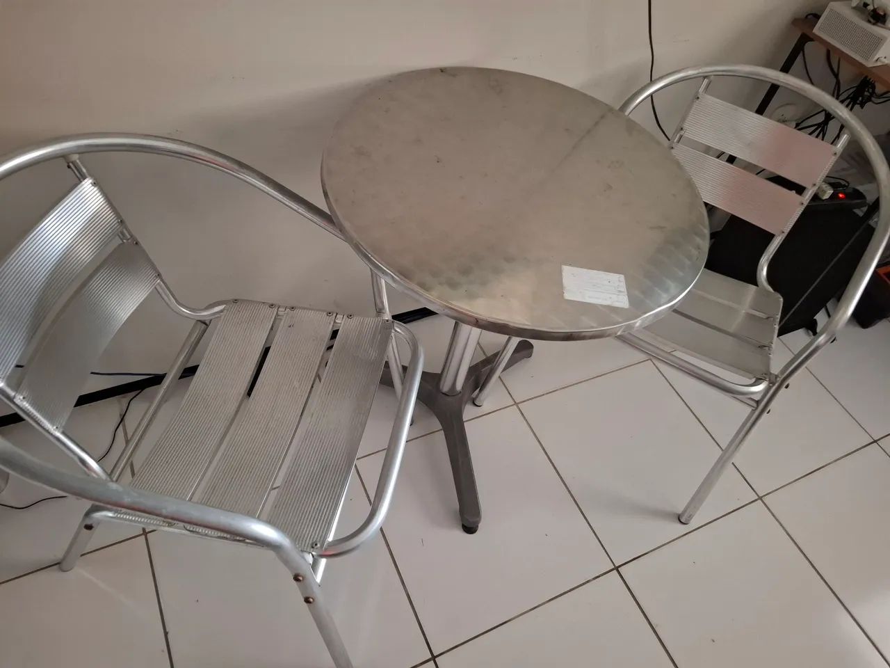 Mesa e cadeiras de alumínio 