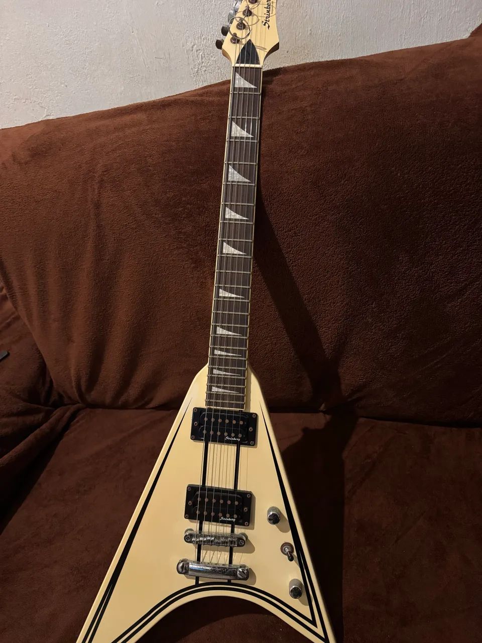 Guitarra CLG-45 Flying V Strinberg - Foto 3