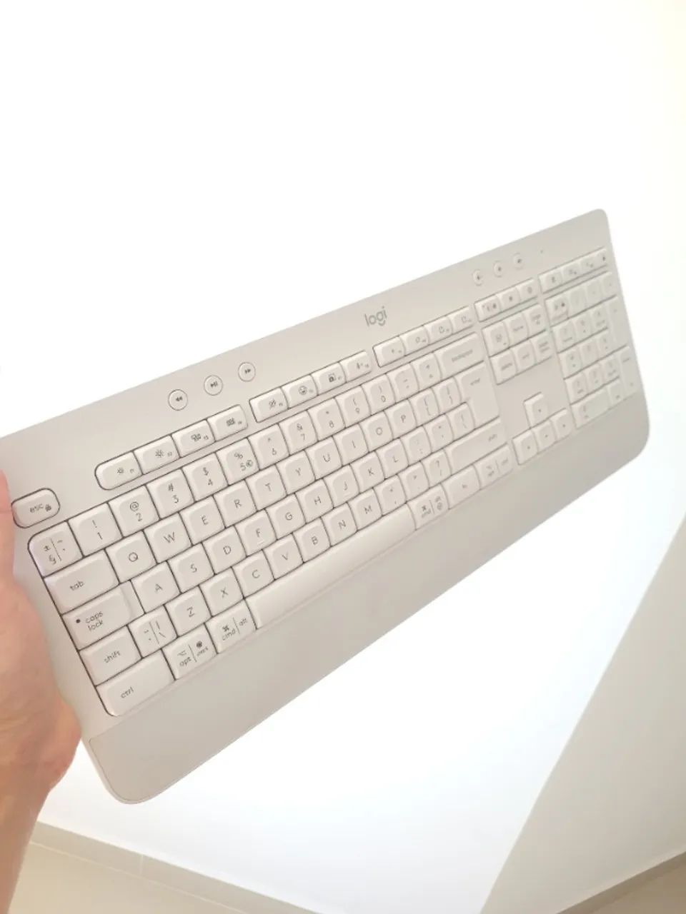 Teclado Logitech Bluetooth em perfeito estado - Foto 3