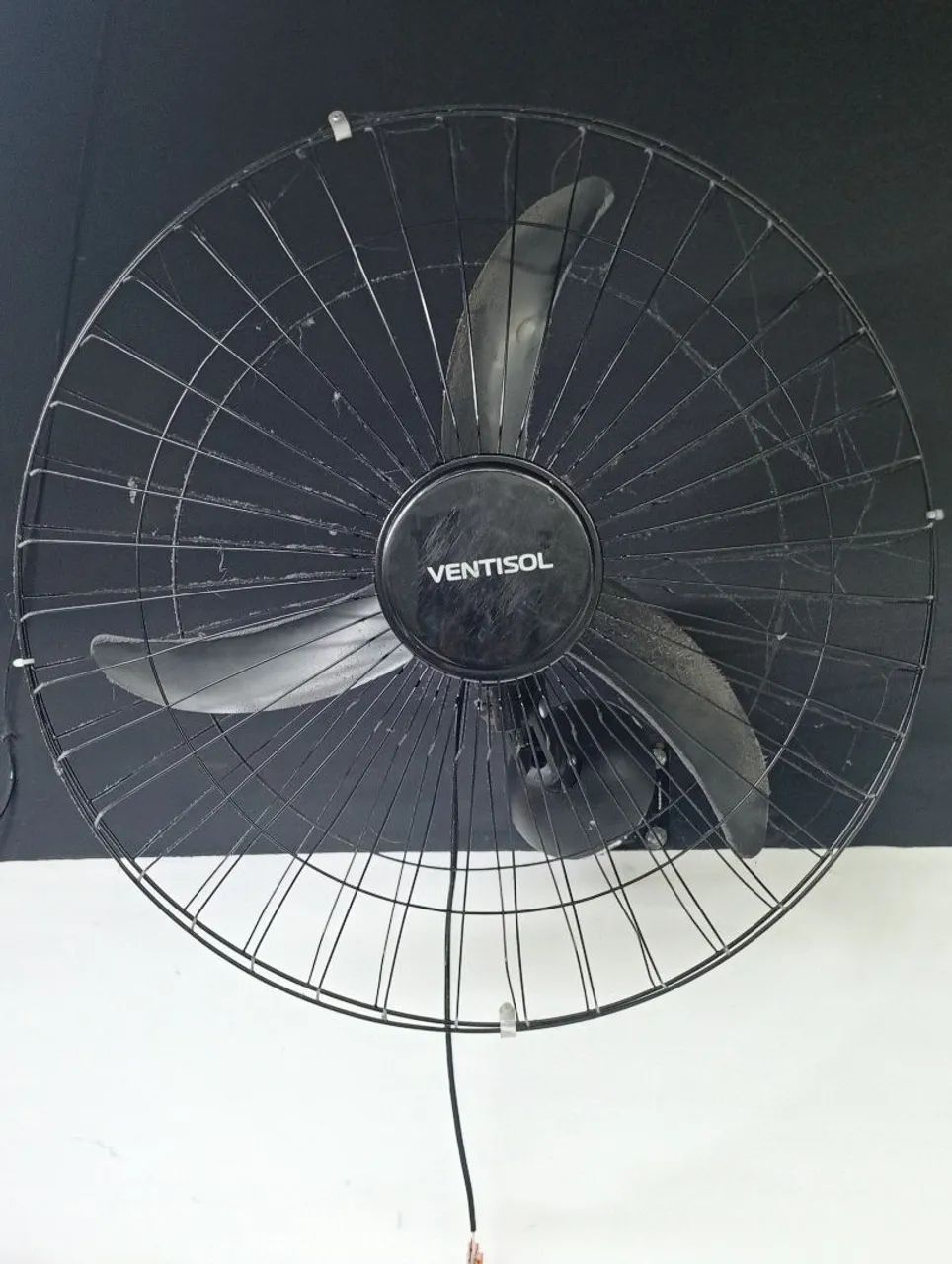 Dois Ventilador ventisol com 3 paz e três velocidade 