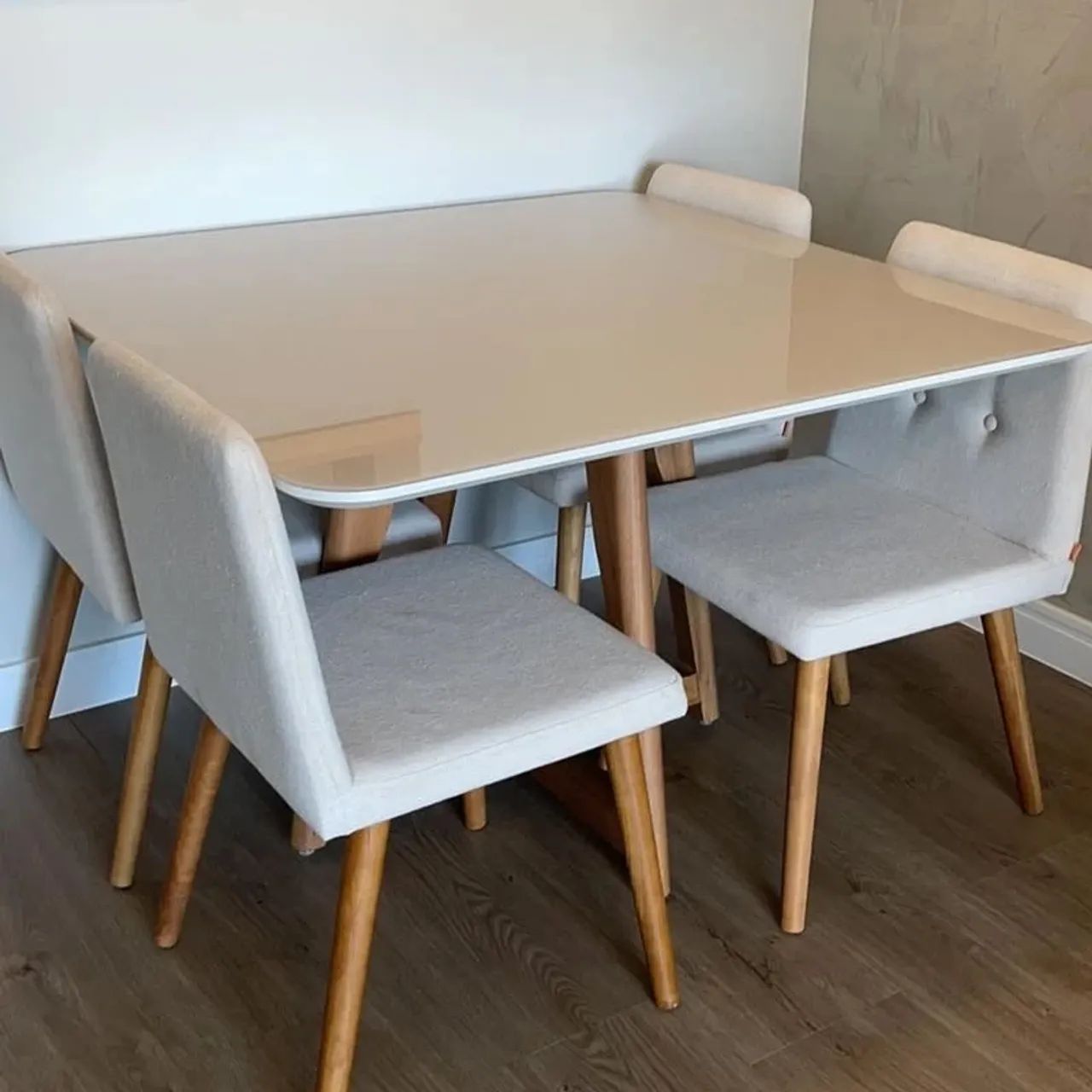 conjunto mesa jantar 1,10m x 1,10m + 4 cadeiras 